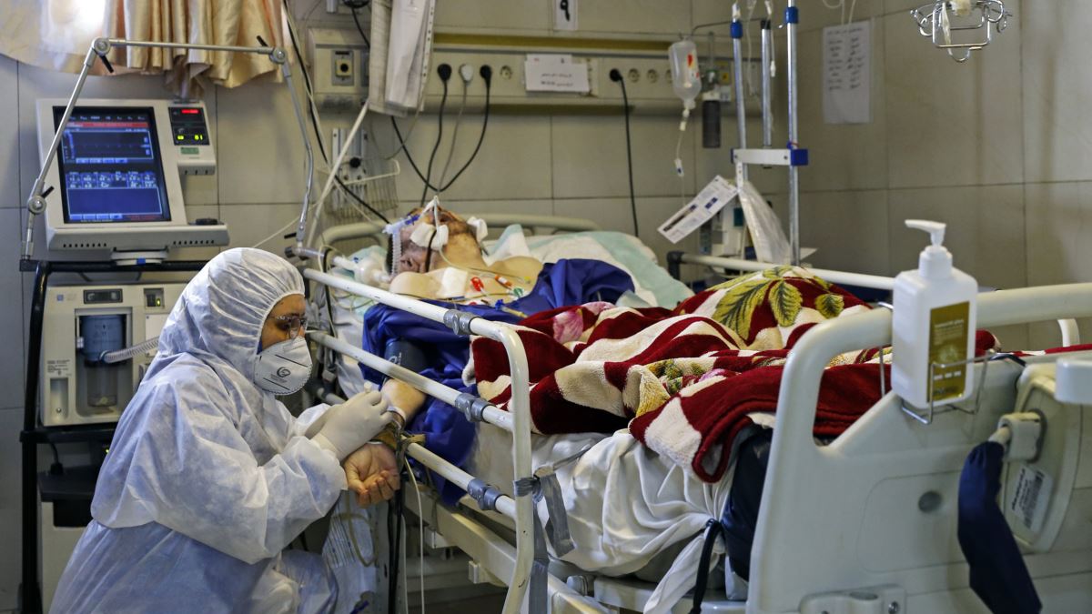 فداکاری پزشکان نیروی انتظامی برای مقابله با ویروس کرونا + فیلم