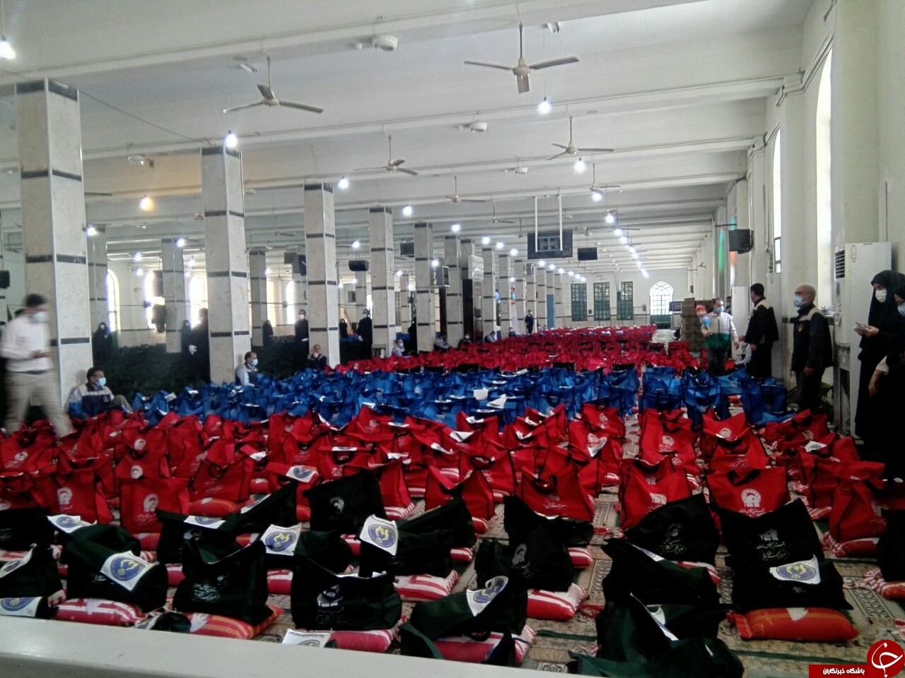 توزیع ۷۵۰۰بسته حمایتی در قالب سفره مهربانی در بین نیازمندان