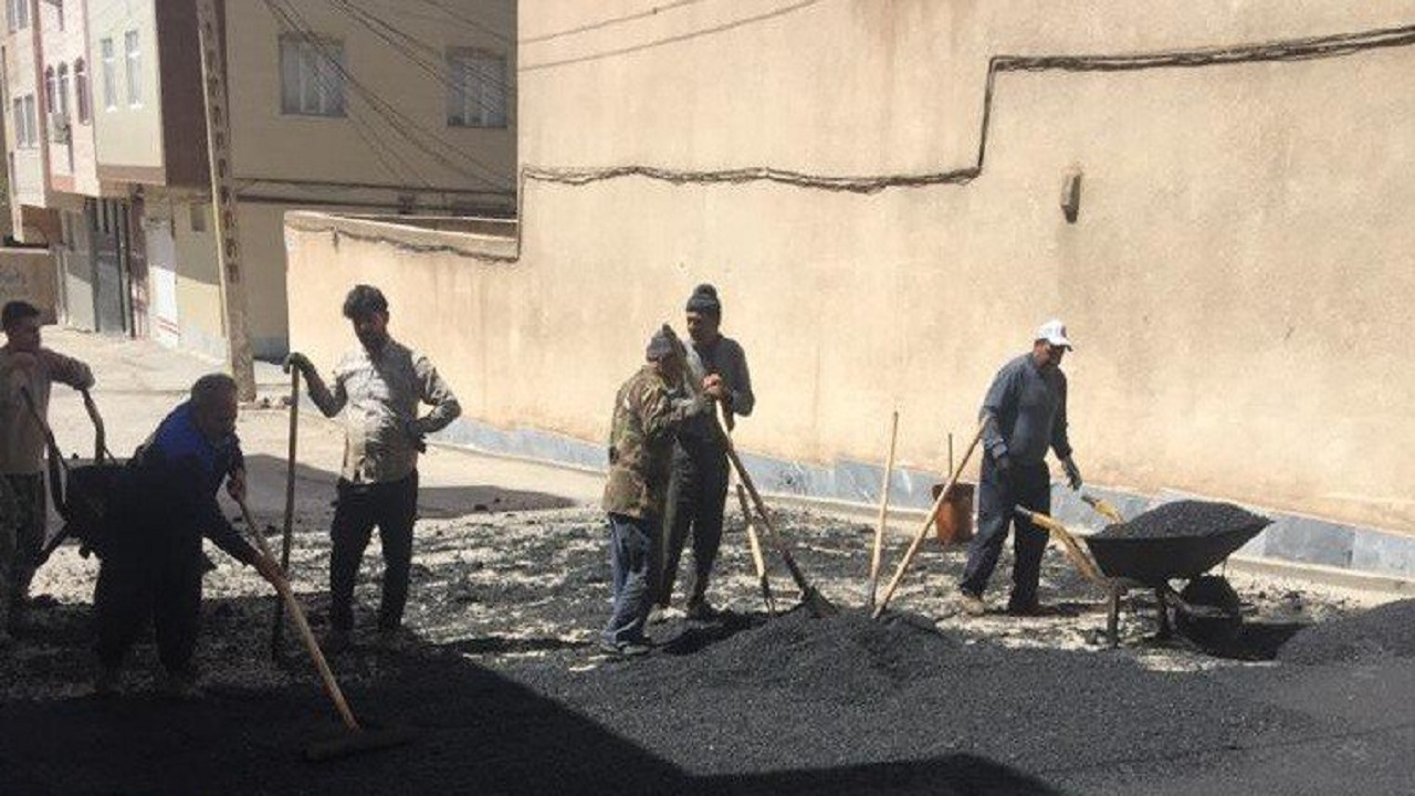 اجرای ۷۰۰ تن آسفالت ریزی در راستای اجرای طرح نهضت آسفالت طی هفته جاری