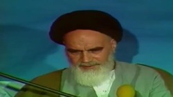 امام خمینی (ره): دنیا وسیله‌ای برای رسیدن به کمال است + فیلم