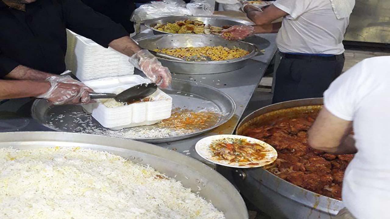 تهیه و توزیع غذای نذری در گنبدکاووس + تصاویر