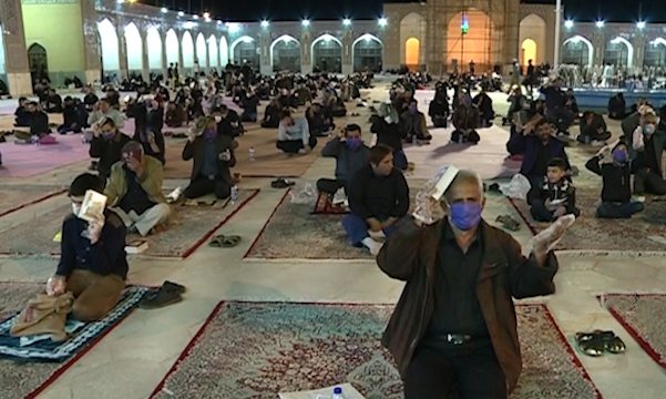 برگزاری مراسم شب قدر در جوار مزار شهید قاسم سلیمانی + فیلم