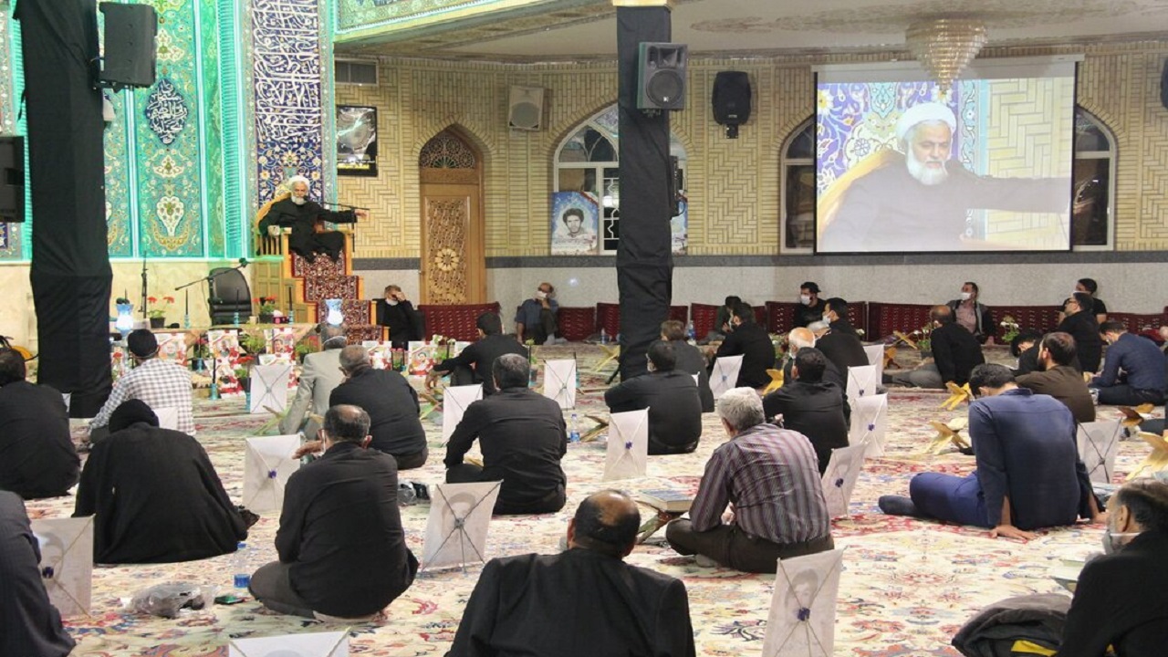 آئین شب قدر در مساجد استان سمنان برگزار شد