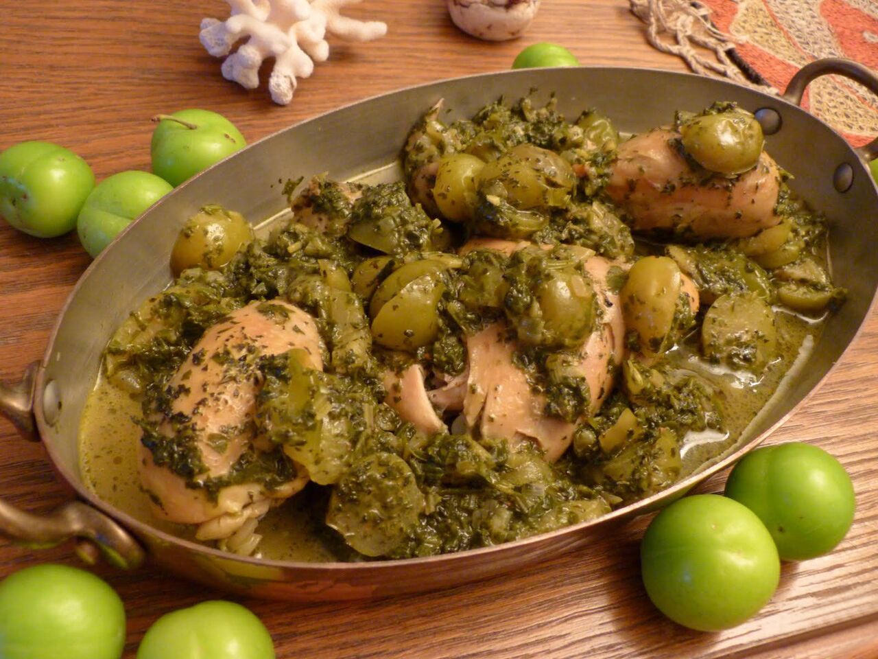 طرز تهیه خورشت گوجه&zwnj;سبز؛ از این غذا غافل نشوید