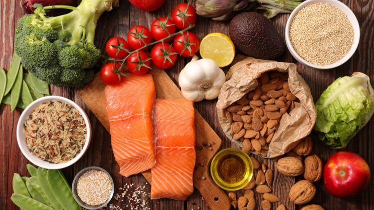 ۱۲ مورد از بهترین ویتامین&zwnj;ها برای سوزاندن چربی و ساختن ماهیچه