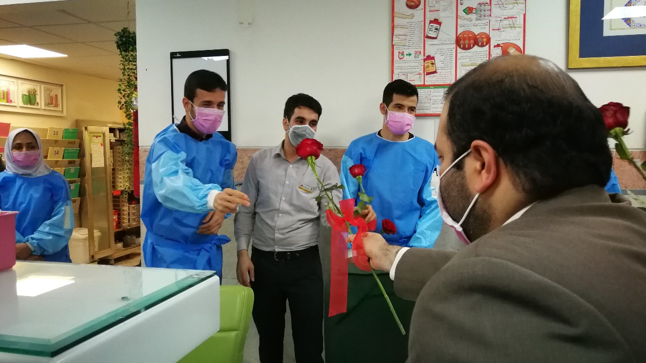 تجلیل از مدافعان سلامت در بیمارستان های مشهد+ تصاویر