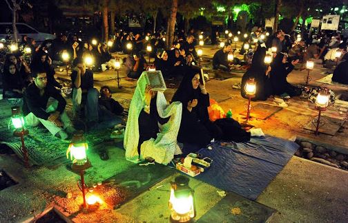 توزیع ماسک رایگان در مراسم شب‌های قدر گلزار شهدای بهشت زهرا (س)