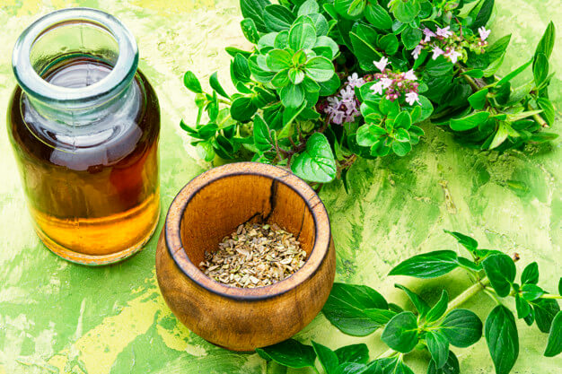 عرقیات گیاهی را چه زمانی مصرف کنیم