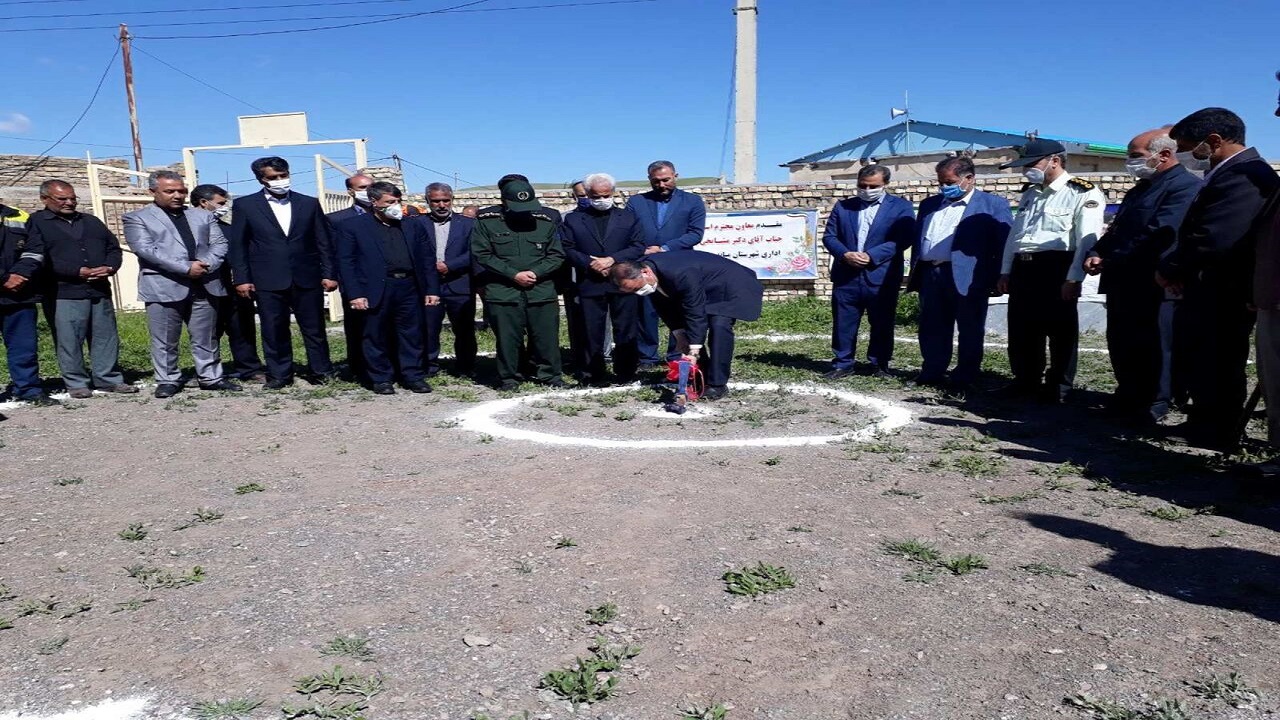 ۲ مدرسه مشارکتی خیرساز در بخش کاغذکنان میانه کلنگ زنی شد
