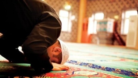 در چه مواردی گفتن اذان یا اقامه برای نمازگزار ساقط می&zwnj;شود؟
