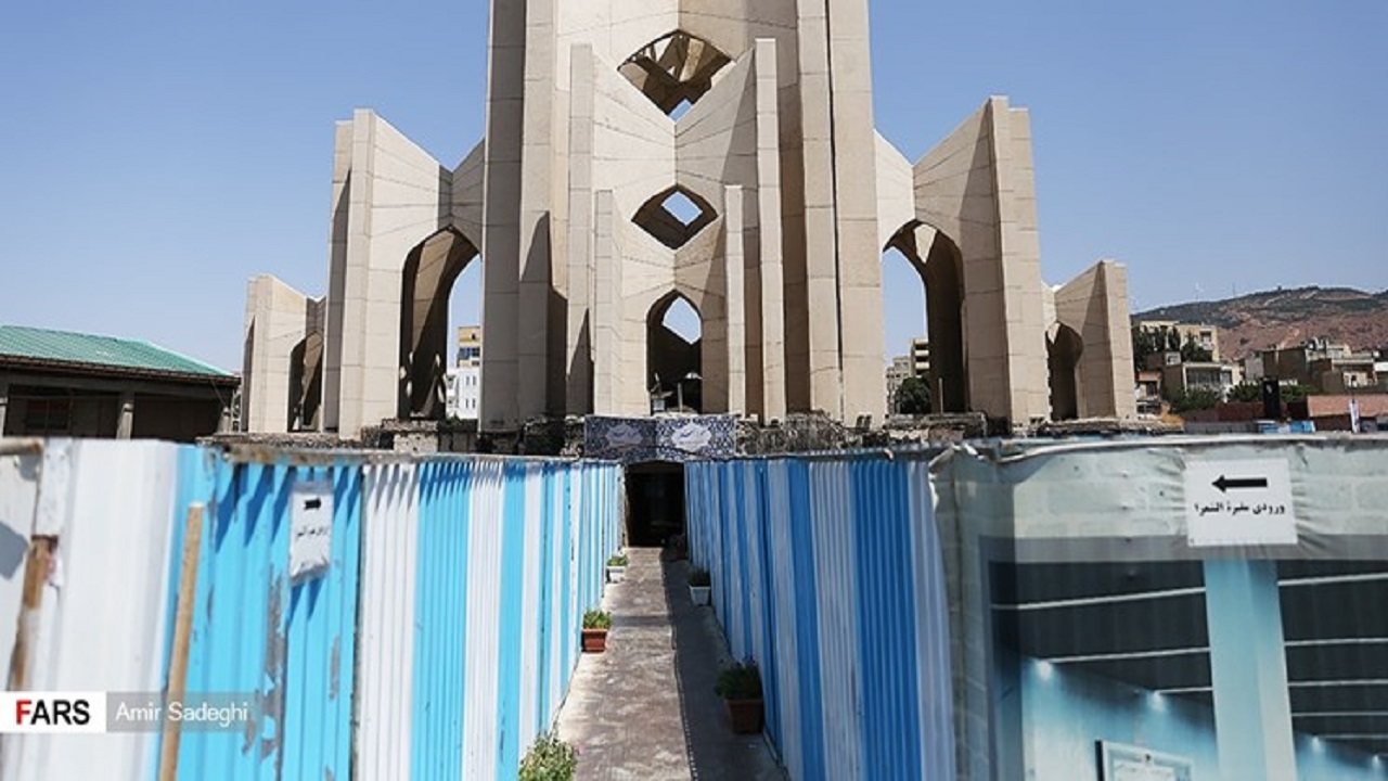 انتقاد ازکم کاری میراث فرهنگی و شهرداری تبریز در رابطه با مقبرةا‌لشعرا/ به میز‌ها دل نبندیم