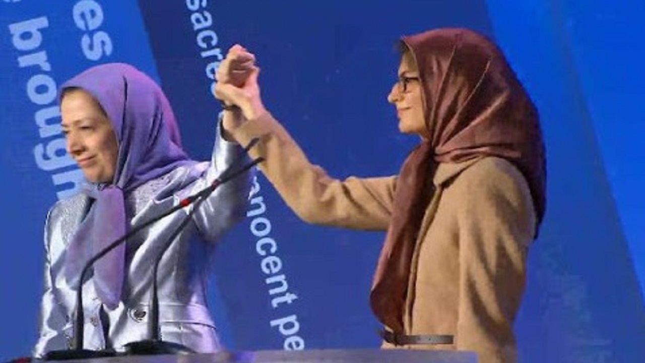 شبنممددزاده؛ از دانشگاه تا آغوش مریم رجوی در پاریس + تصاویر شبنممددزاده؛ از دانشگاه تا آغوش مریم رجوی در پاریس + تصاویر