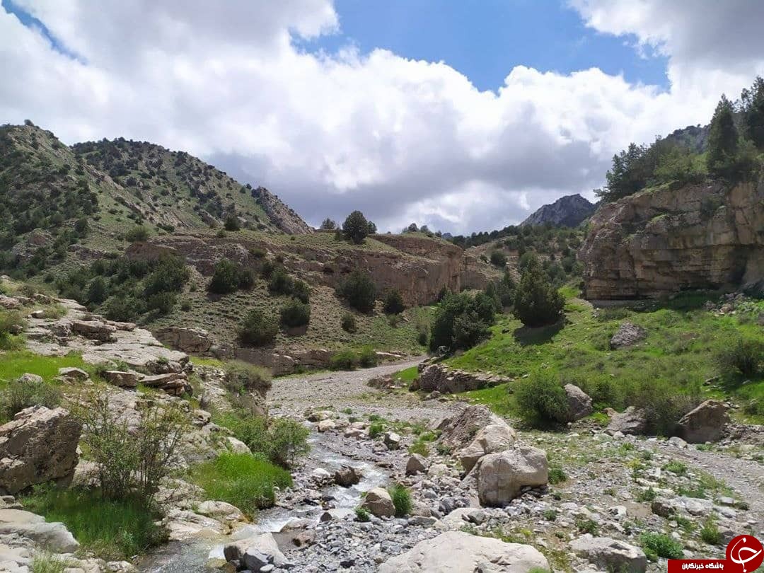 چراگاه عرب چاه چشم اندازی در دل کوه های کلات نادری چراگاه عرب چاه چشم اندازی در دل کوه های کلات نادری