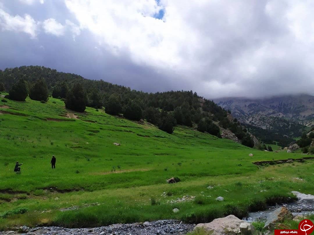 چراگاه عرب چاه چشم اندازی در دل کوه های کلات نادری چراگاه عرب چاه چشم اندازی در دل کوه های کلات نادری