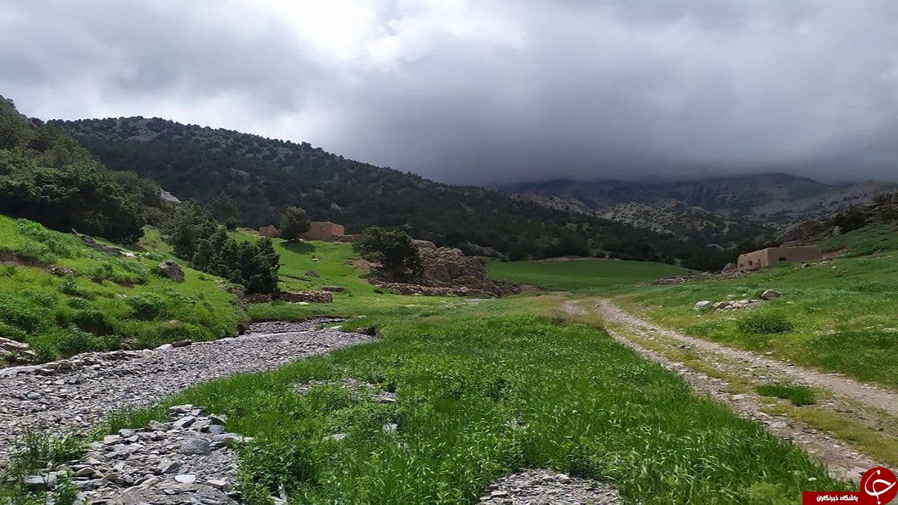 چراگاه عرب چاه چشم اندازی در دل کوه های کلات نادری چراگاه عرب چاه چشم اندازی در دل کوه های کلات نادری