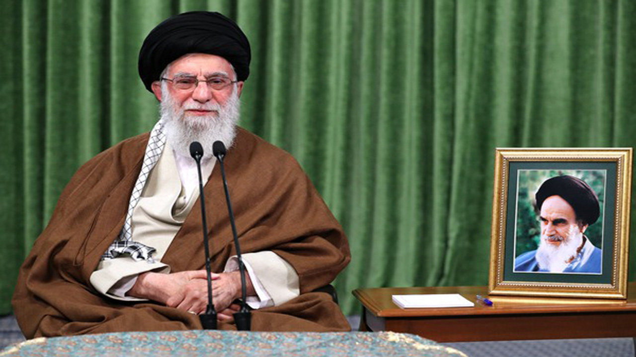 شهید سلیمانی اگر دَه سال دیگر هم زنده می‌ماند، او را در همین مسئولیت حفظ می‌کردم + فیلم