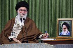 قاب‌هایی خاطره‌انگیز از دیدارهای حضوری مردم با رهبر انقلاب، پیش از شیوع کرونا