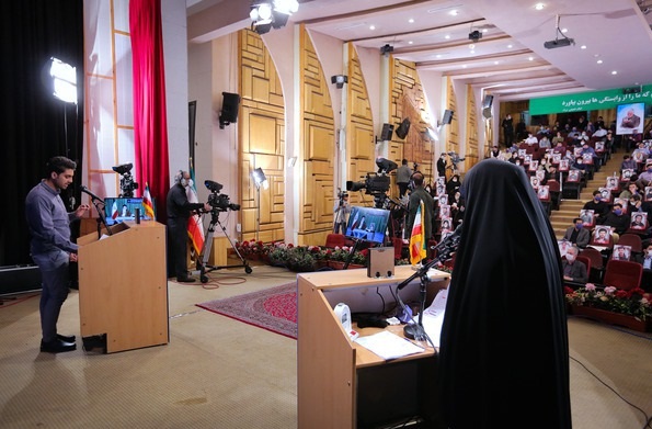 دغدغههای دانشجویان در دیدار با رهبری؛ از آرزو شدن پراید تا سنگی به نام سربازی دغدغههای دانشجویان در دیدار با رهبری؛ از آرزو شدن پراید تا سنگی به نام سربازی
