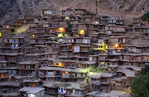 روستایی که ۶ ماه در حصار برف است