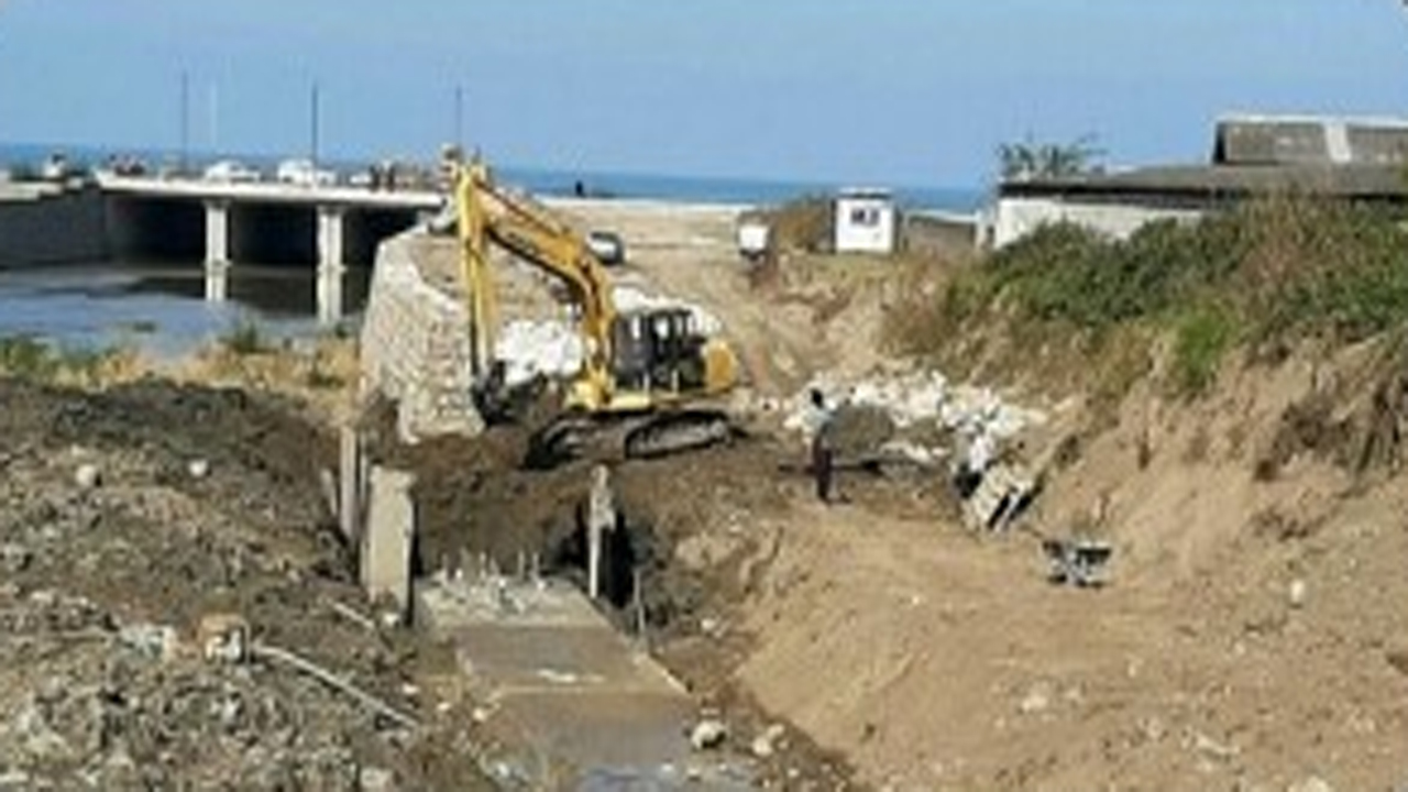آزادسازی بستر رودخانه‌های تصرف شده در نور