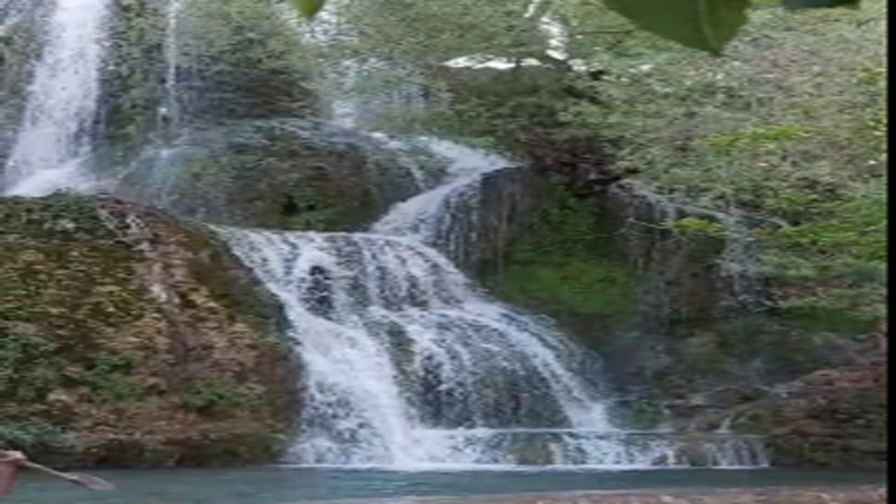 چشم‌اندازی از آبشار نیاسر + فیلم