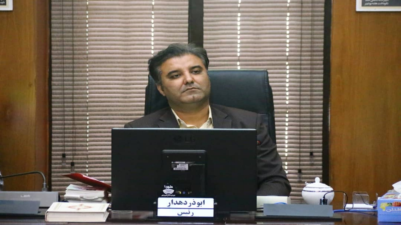 انتقادات تند رئیس شورای شهر بوشهر از برخی همکارانش