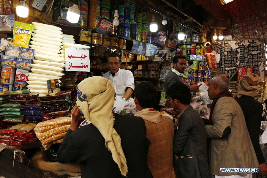 تصاویر روز: از ورود ارتش مراکش برای مقابله با کرونا تا بازار صنعا در آستانه ماه رمضان