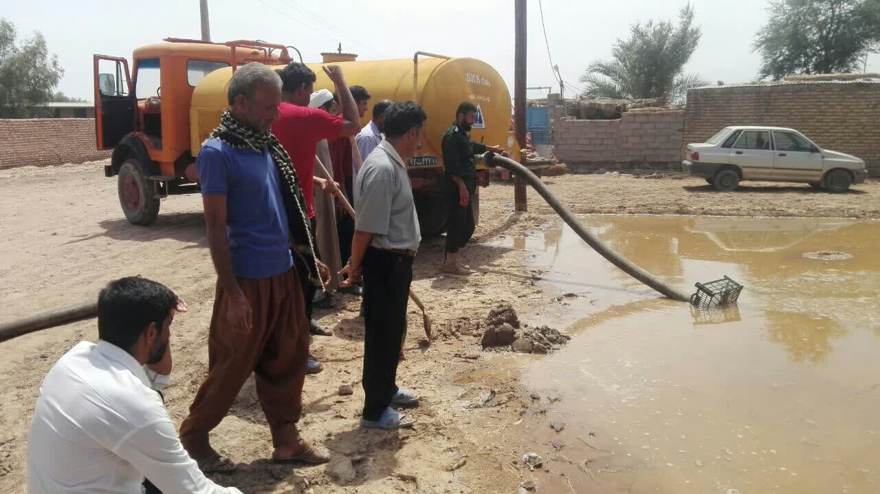 تخلیه و لایروبی منازل سیل‌زده روستای امیر آباد، شهداد