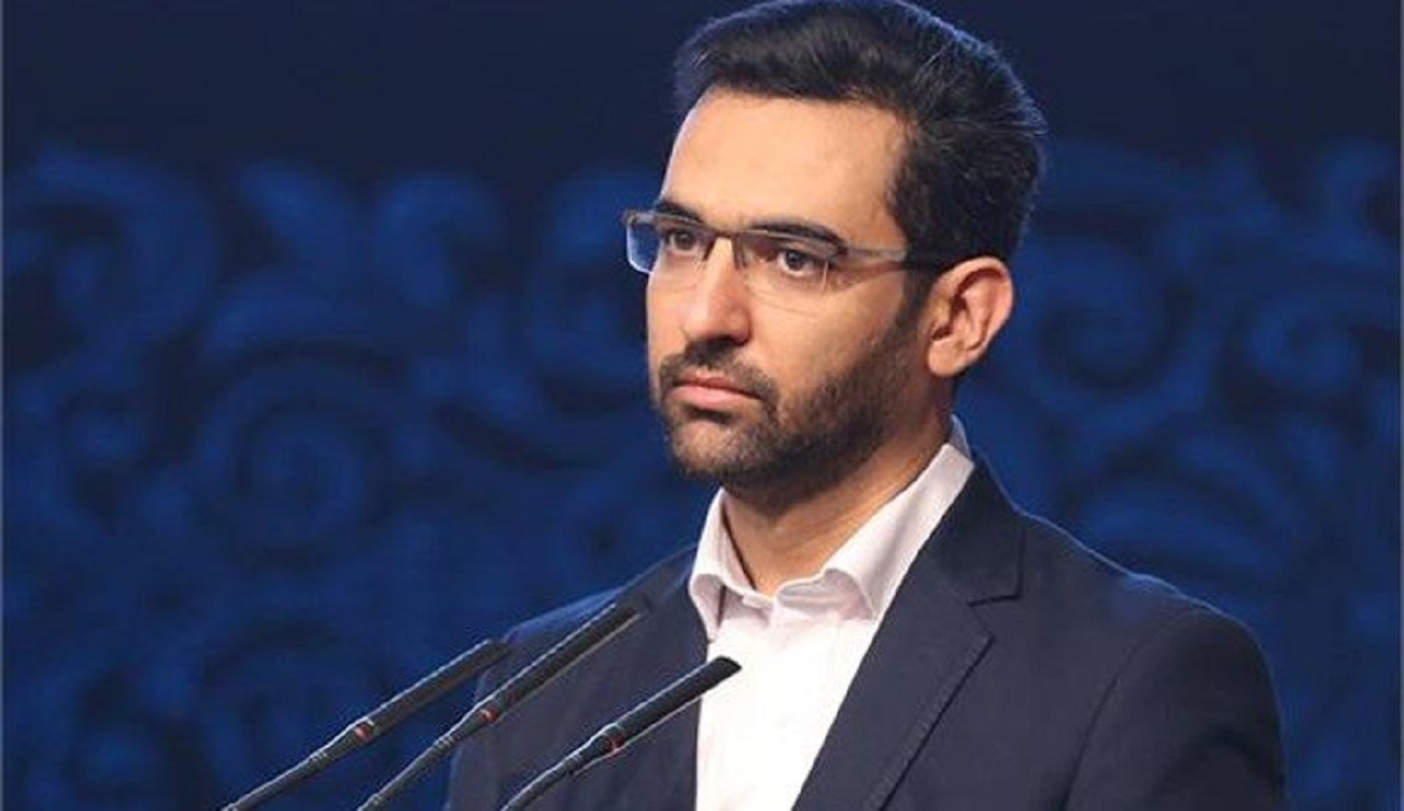 پاسخ آذری جهرمی به پرسش خبرنگار آسوشیتدپرس درباره پرتاب ماهواره نظامی سپاه