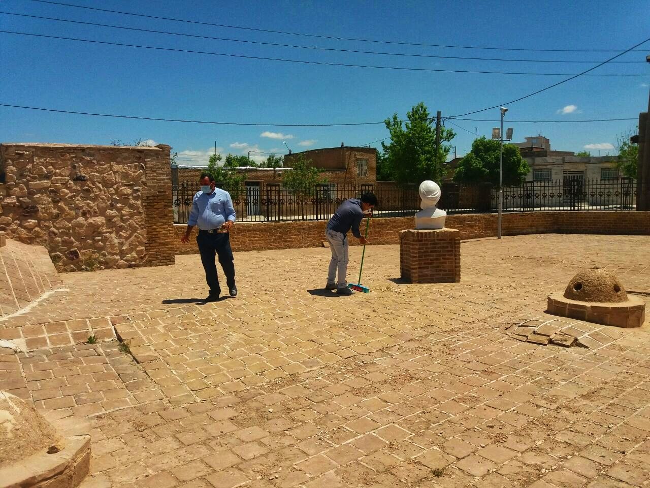 غبارروبی موزه گرمابه و تاریخ شهرستان فاروج