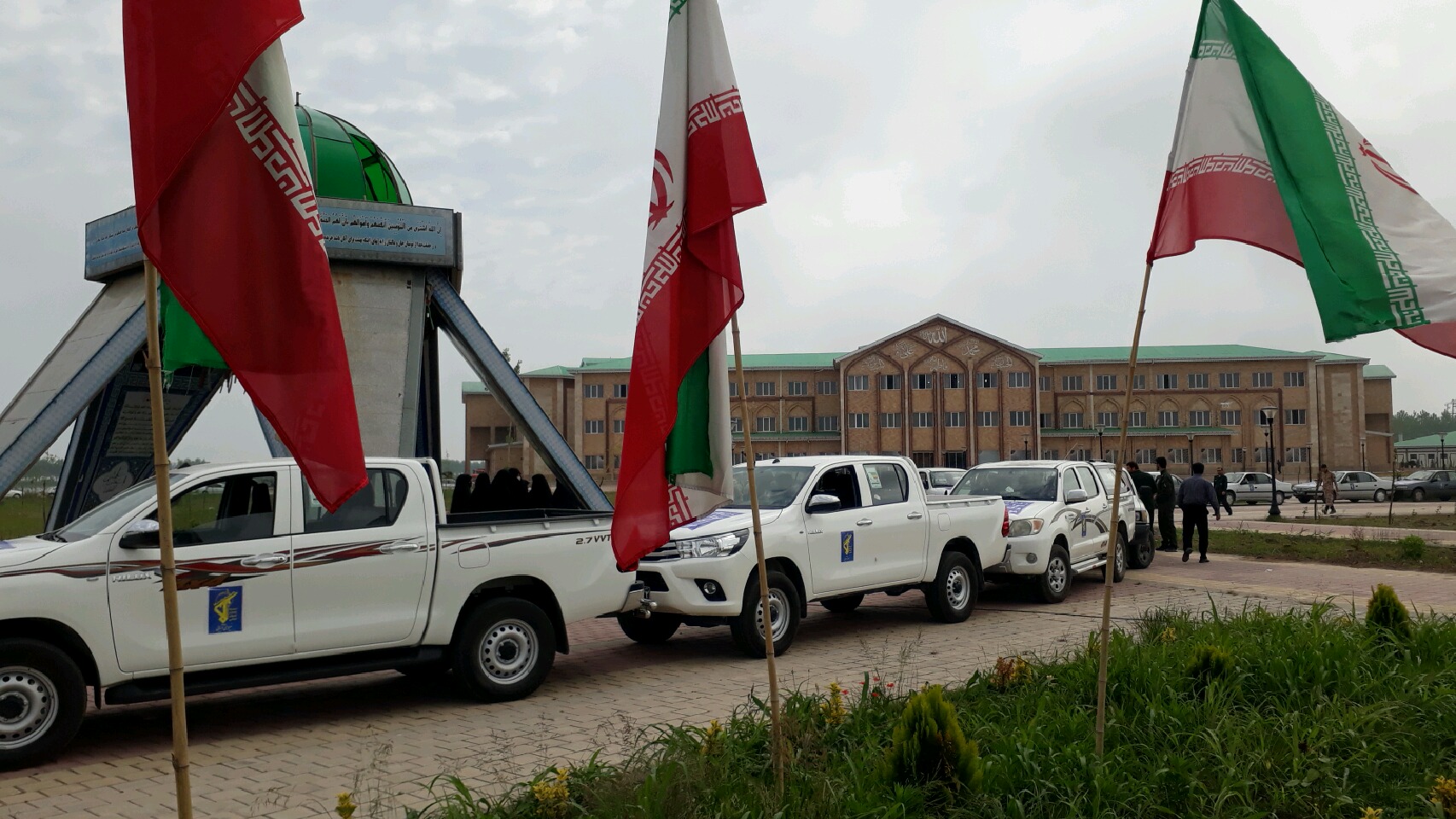 توزیع بسته های معیشتی میان نیازمندان زیباکنار و صومعه سرا