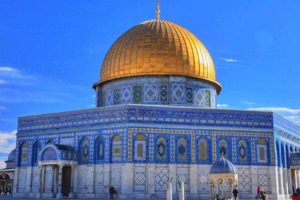 فلسطینیان با توکل به خدا به مقاومت ادامه دهند و مایوس نشوند
