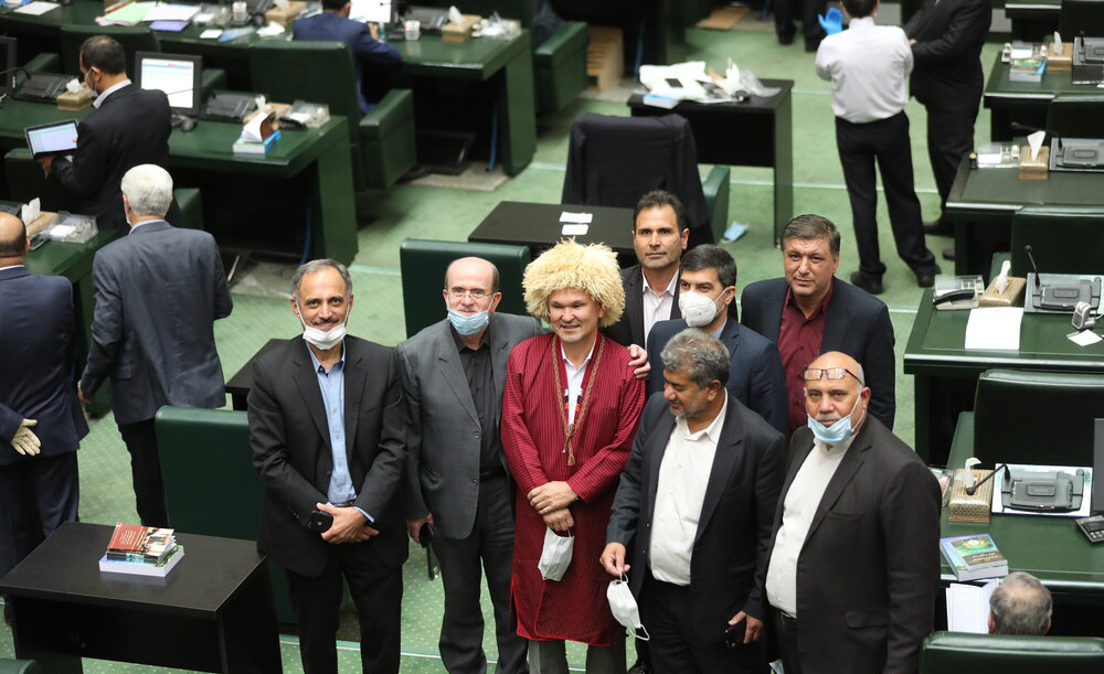 نمایندگان مجلس دهم در پایان آخرین جلسه علنی عکس یادگاری گرفتند
