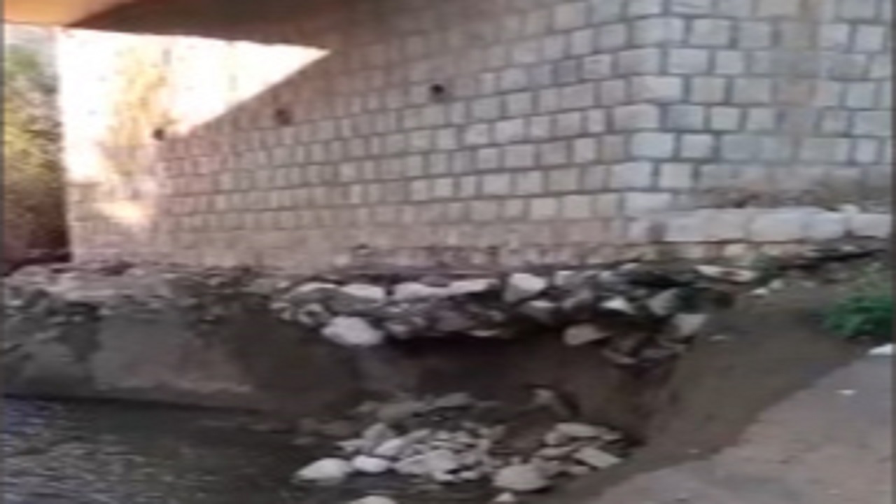 وضعیت خطرناک پل رودخانه خشک&zwnj; رود در روستای مستعلی + فیلم