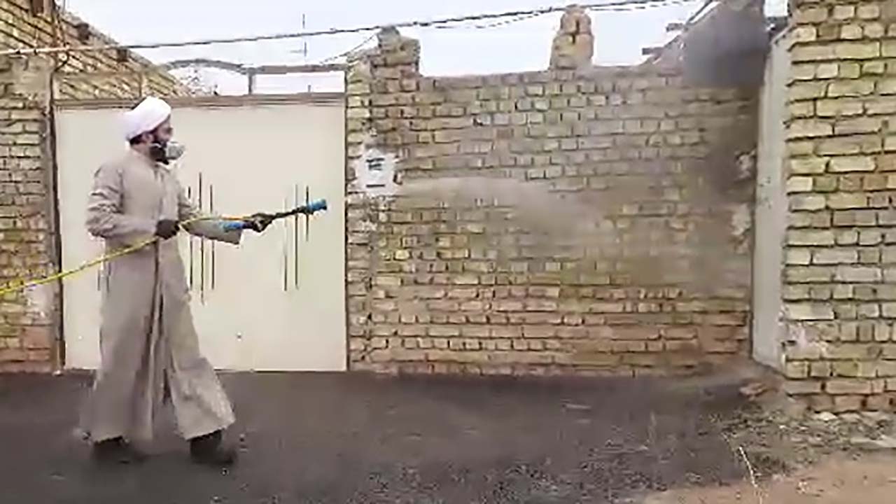 ضدعفونی کردن معابر عمومی در روستای قاسم‌آباد + فیلم