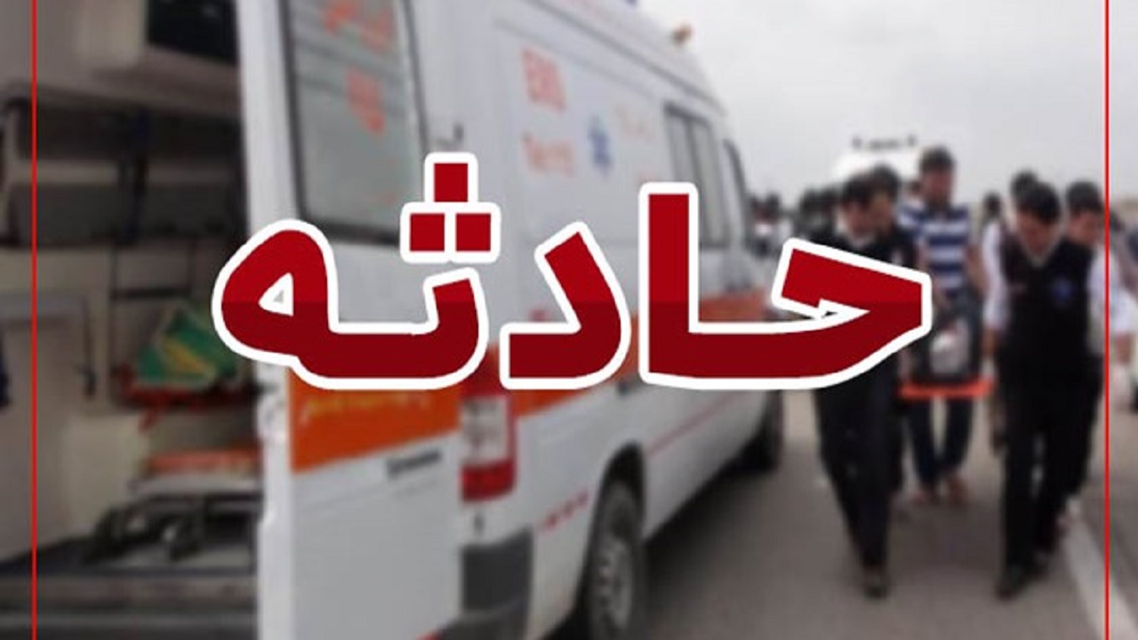 برخورد اتوبوس با کامیون باعث مصدوم شدن ۲۴ نفر شد
