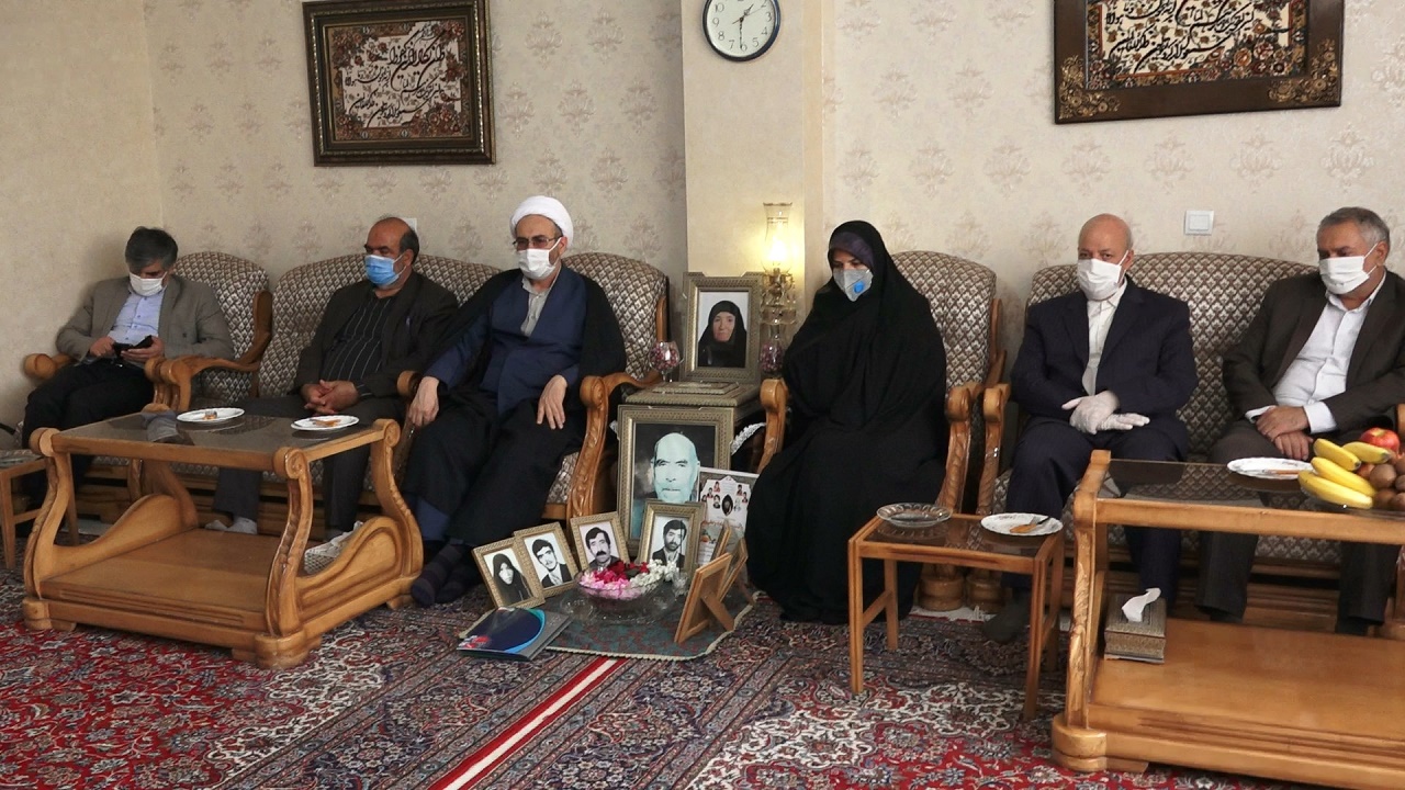مادرِ شهیدان جعفریان حق فراوان بر گردن ما دارد
