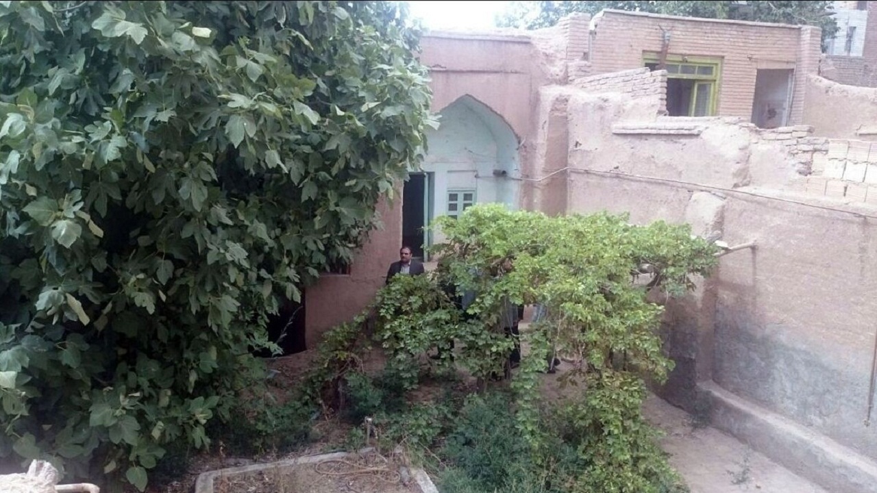کرونا، ویروسی که کرکره صنعت گردشگری را پایین کشید/جشن گلچینی، شاید وقتی دیگر/ تخریب خانه پدر شعر انقلاب