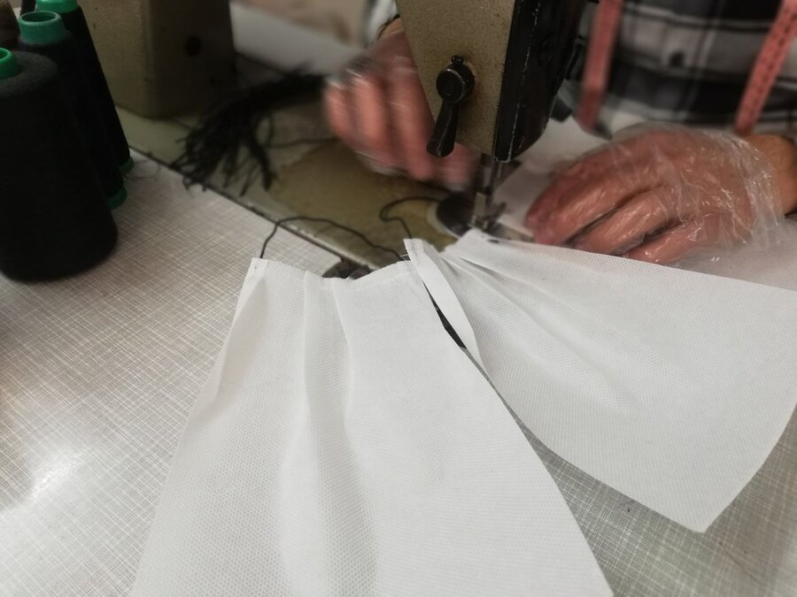 تلاش خواهران بسیجی اراک برای شکست کرونا