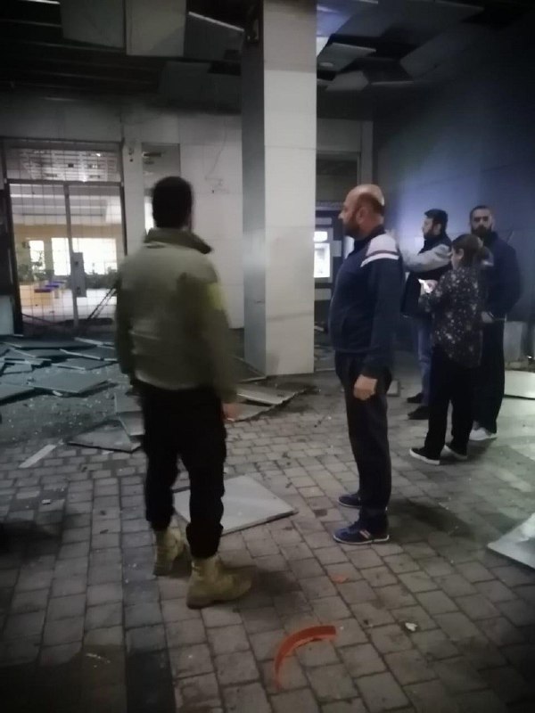 انفجار بمب در مقابل شعبه بانکی در جنوب لبنان + تصاویر انفجار بمب در مقابل شعبه بانکی در جنوب لبنان 03