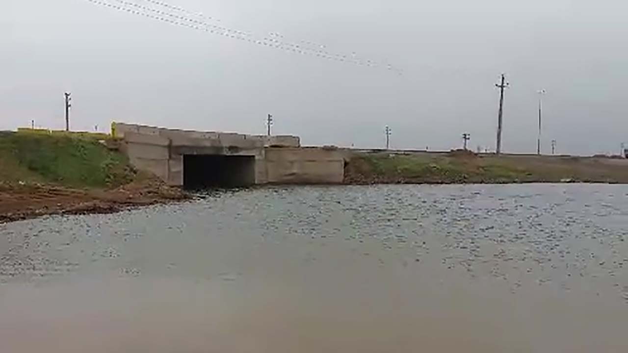 آبگرفتگی زیرگذر در روستای قاسم‌آباد + فیلم