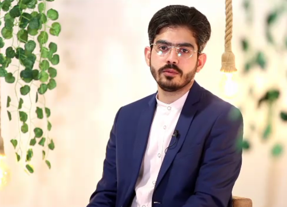 قاری جوان که احساساتی شد