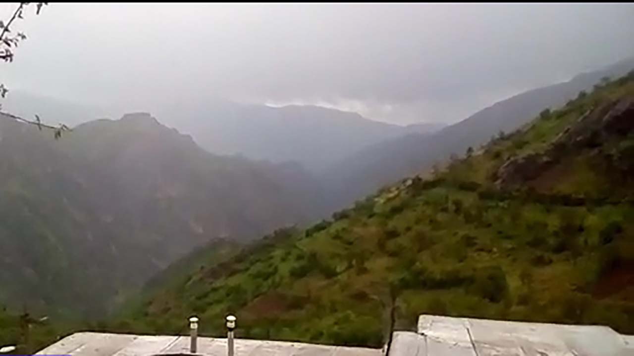 بارش تگرگ در روستای بندول + فیلم