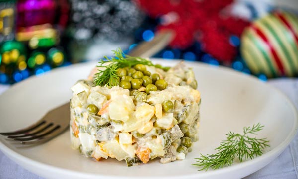 طرز تهیه سالاد روسی خوشمزه و متفاوت به ۳ روش