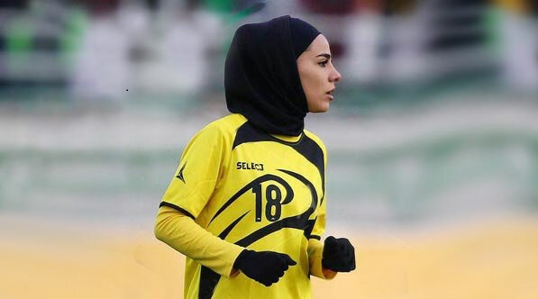 امیدوارم وضعیت لیگ فوتبال بانوان مشخص شود/ روی پشت بام تمرین می‌کنم