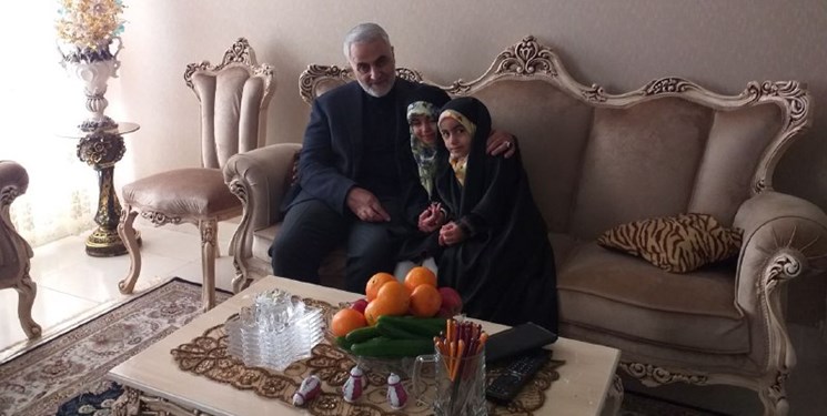 &laquo;حاج قاسم&raquo; اولین کسی بود که دست روی سر بچه هایم کشید