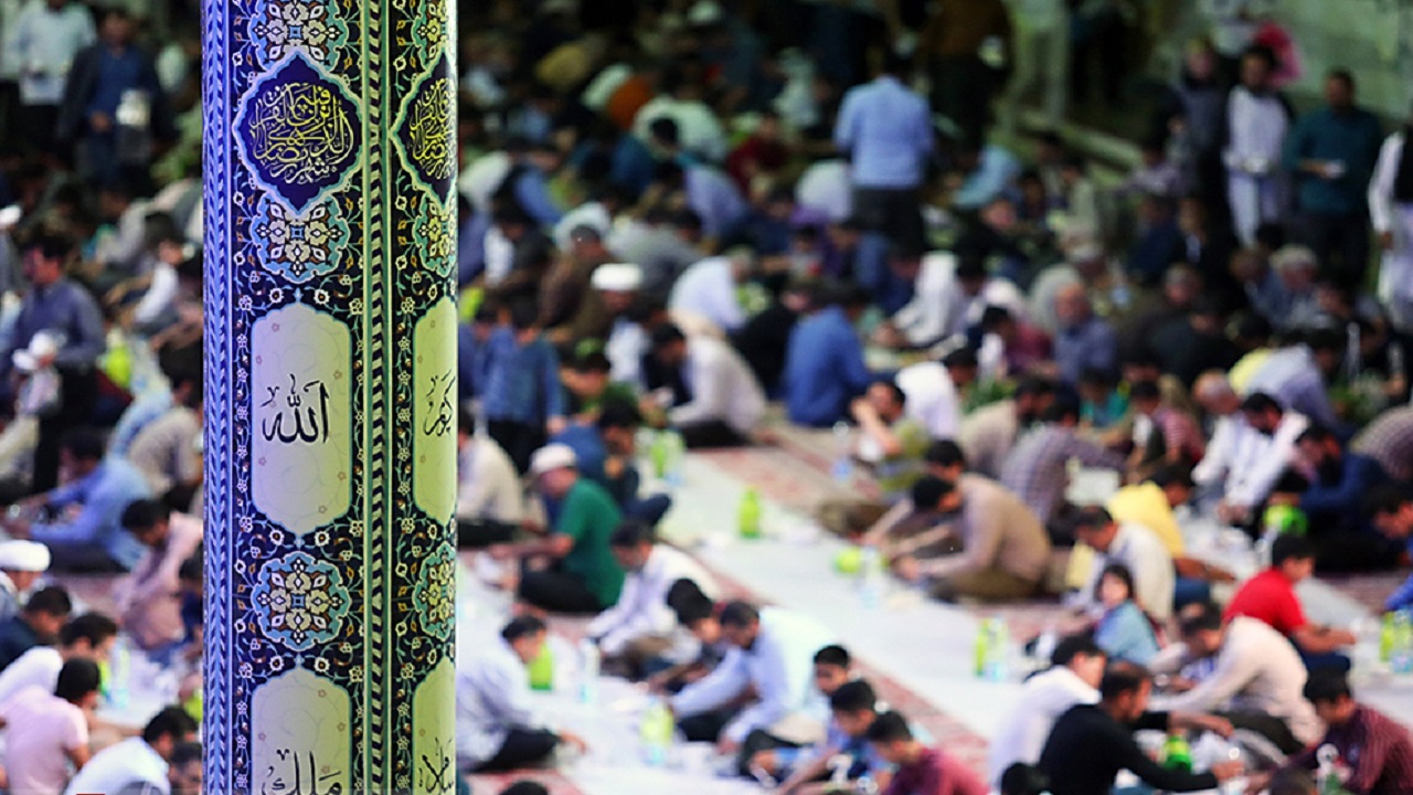 با این دعا هنگام افطار پاداش روزه داران را از آن خود کنید