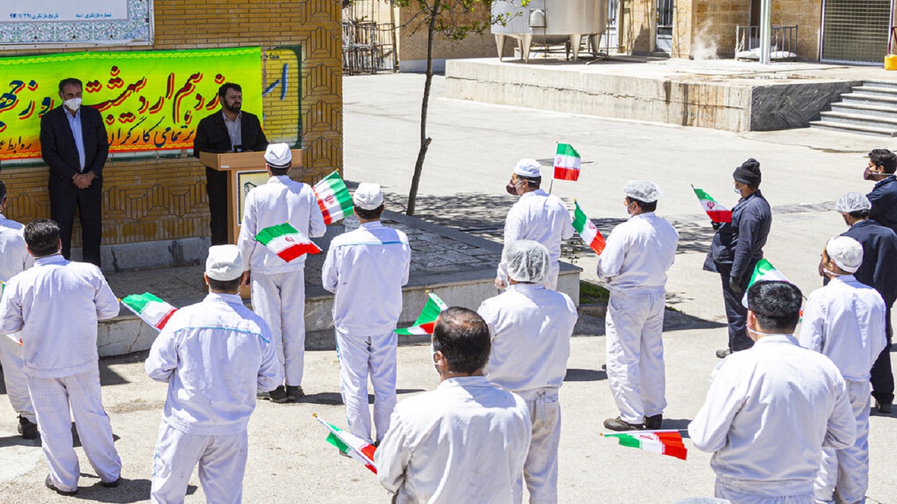 تجلیل از کارگران شهرکردی به مناسبت هفته کارگر