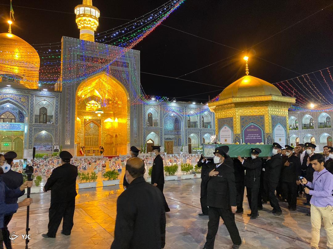 تصاویری از مراسم وداع باشهید مدافع حرم در حرم امام رضا(ع)