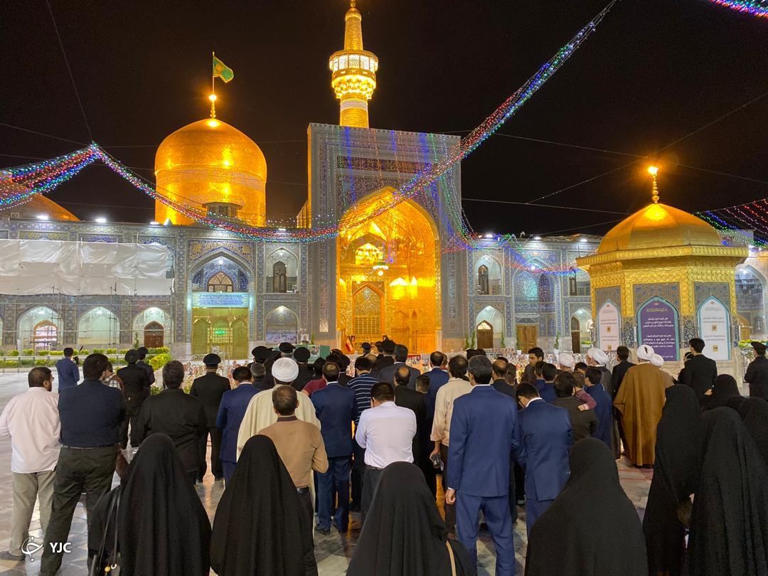 تصاویری از مراسم وداع باشهید مدافع حرم در حرم امام رضا(ع)